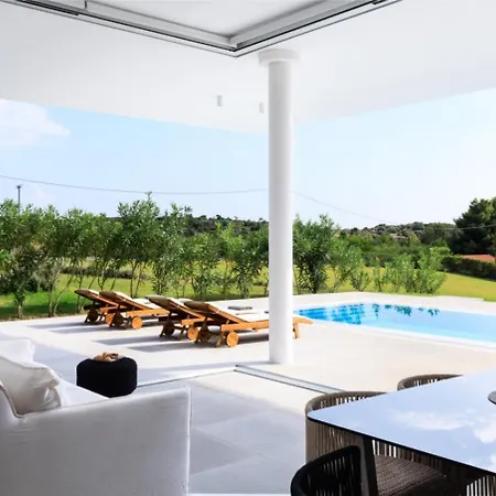 - Apollo Βίλα Λευκάδα